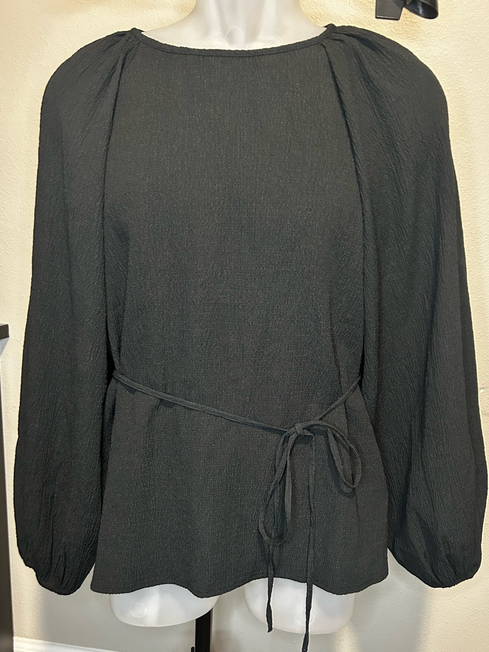 OAK + FORT Black Crinkle Puff Balloon Sleeve Tie Waist Blouse Top - S / P